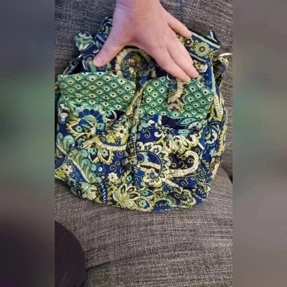 Vera Bradley drawstring bucket bag 12x13 with pockets crossbody shoulder bag - Picture 3 of 8